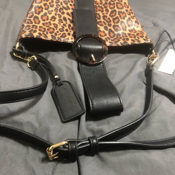 Sole/Society LEOPARD Print Purse. - Picture 2 of 11